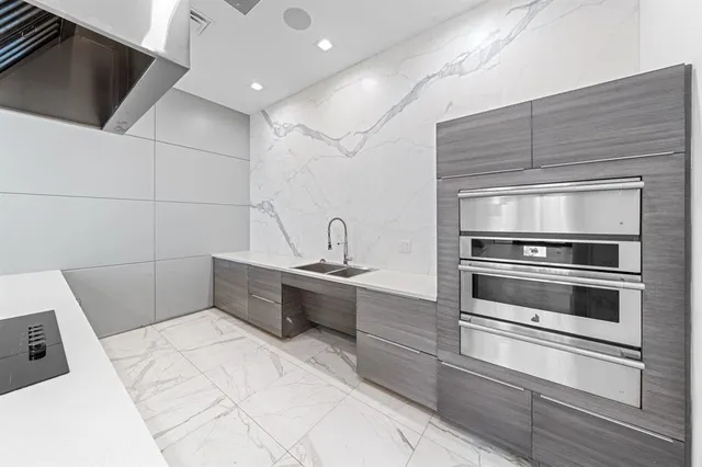 $1,925,000 | 8225 Central Park Boulevard, Doral, FL 33166