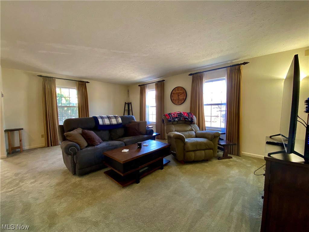4440 Archer Road Cleveland, OH 44105 - Photo 10 of 33 Living room