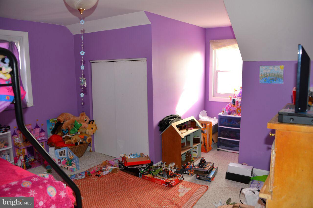 345 Maple Avenue Baltimore, MD 21221 - Photo 8 of 12 Bedroom