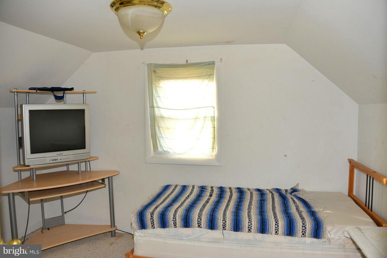 345 Maple Avenue Baltimore, MD 21221 - Photo 9 of 12 Bedroom