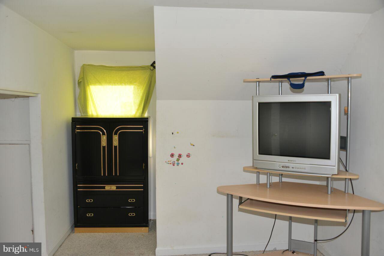 345 Maple Avenue Baltimore, MD 21221 - Photo 10 of 12 Bedroom