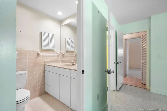 $850,000 | 4812 Sunset Drive, Vero Beach, FL 32963