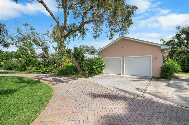 $850,000 | 4812 Sunset Drive, Vero Beach, FL 32963