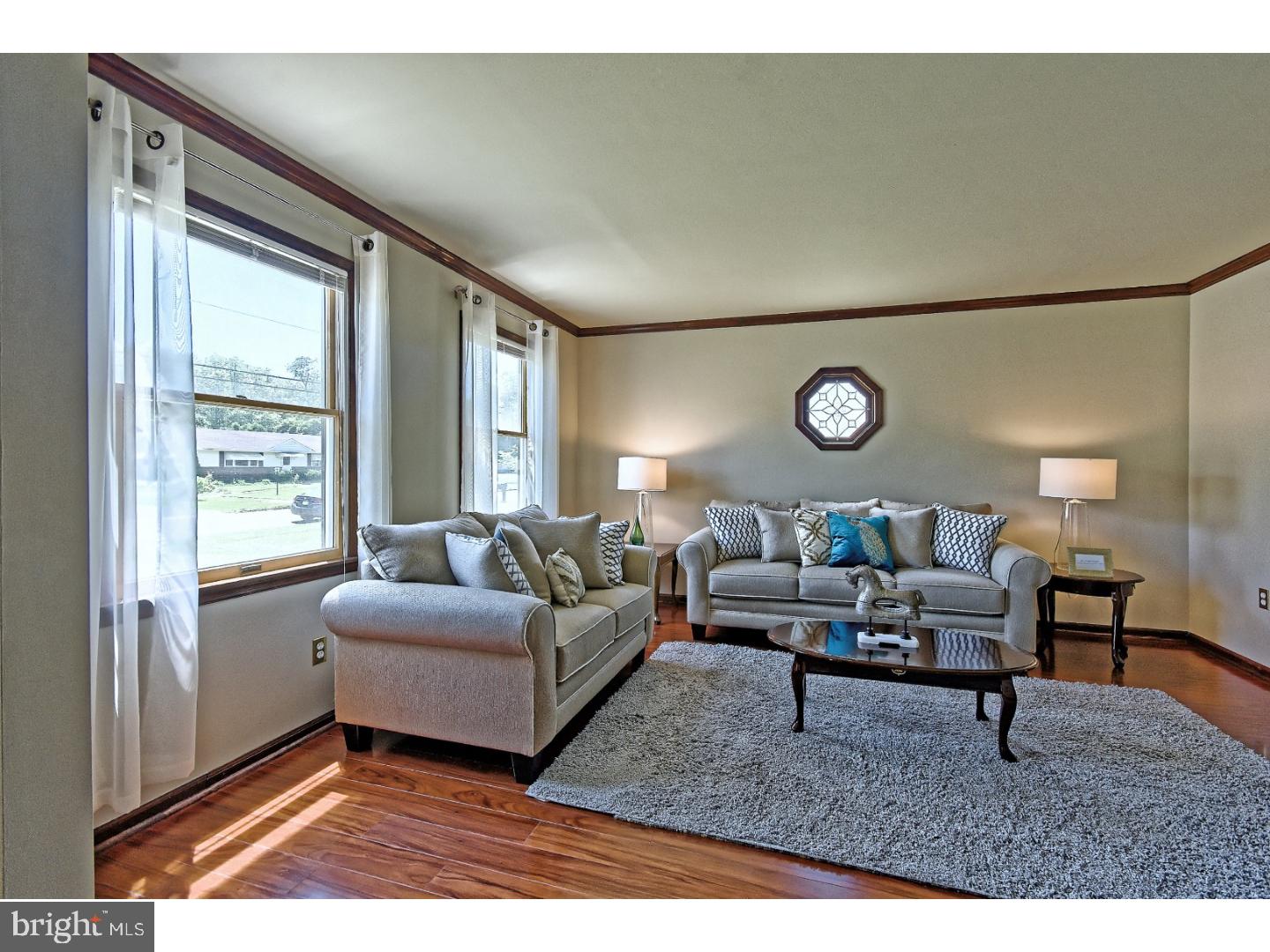 39 Harrell Avenue Williamstown, NJ 08094 - Photo 7 of 25 Living Room
