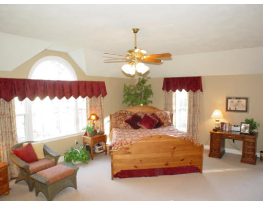 156 Lancaster Road North Andover, MA 01845 - Photo 8 of 16 Gallery Image 8