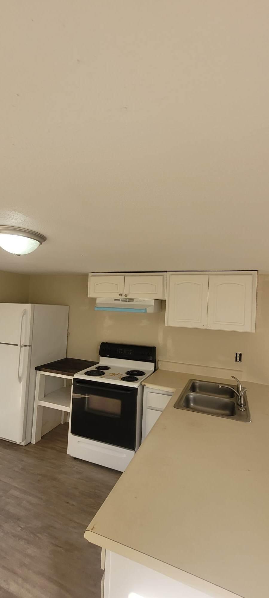 808 East Chestnut Avenue Crestview, FL 32539 - Photo 2 of 6 Kitchen