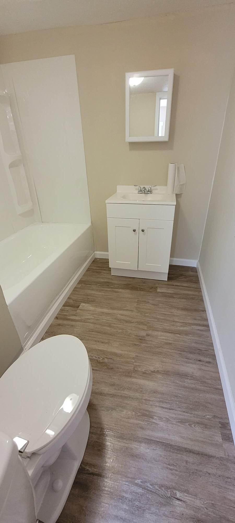 808 East Chestnut Avenue Crestview, FL 32539 - Photo 6 of 6 Bathroom