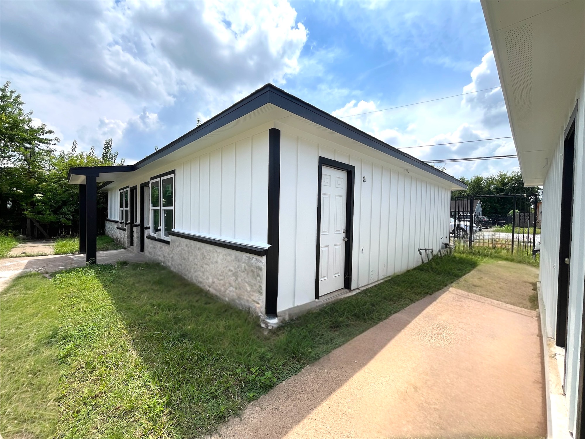 4306 Mallow Street Houston, TX 77051 - Photo 4 of 13