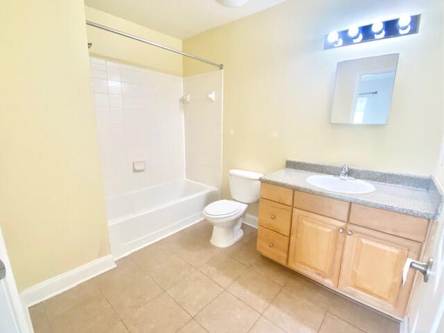 514 Wingspan Way Crestview, FL 32536 - Photo 19 of 20 a bathroom with a sink a toilet and a bathtub