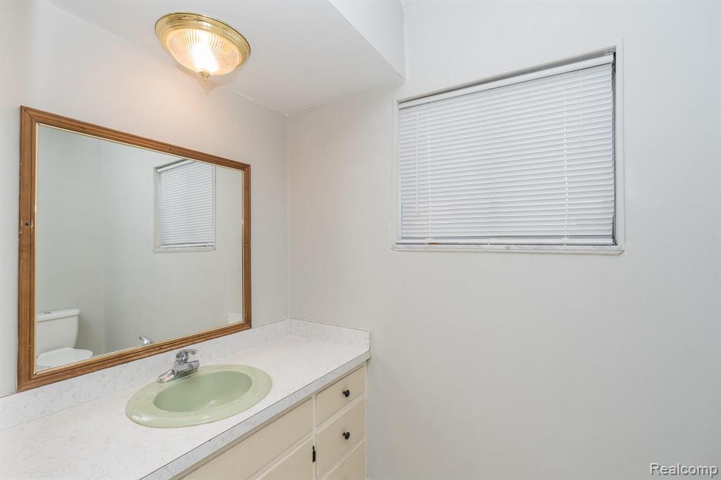 2450 Gerald Avenue Rochester Hills, MI 48307 - Photo 15 of 24