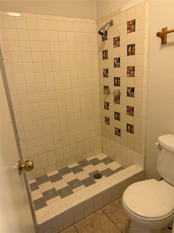 2414 March Lane Grand Prairie, TX 75050 - Photo 8 of 15 a bathroom with a sink toilet and shower
