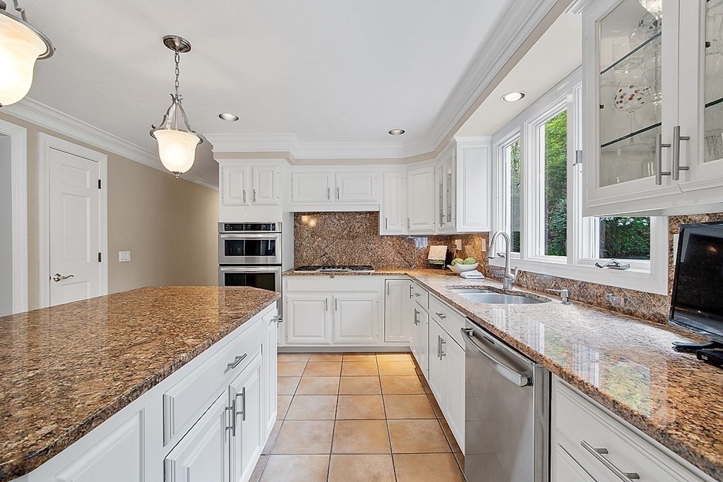 75 Colonial Drive Shrewsbury, MA 01545 - Photo 13 of 42