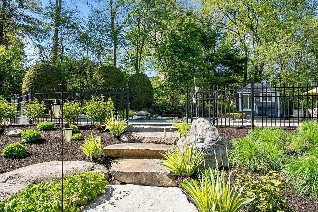 75 Colonial Drive Shrewsbury, MA 01545 - Photo 3 of 42