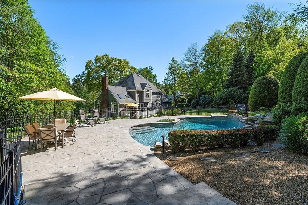 75 Colonial Drive Shrewsbury, MA 01545 - Photo 6 of 42