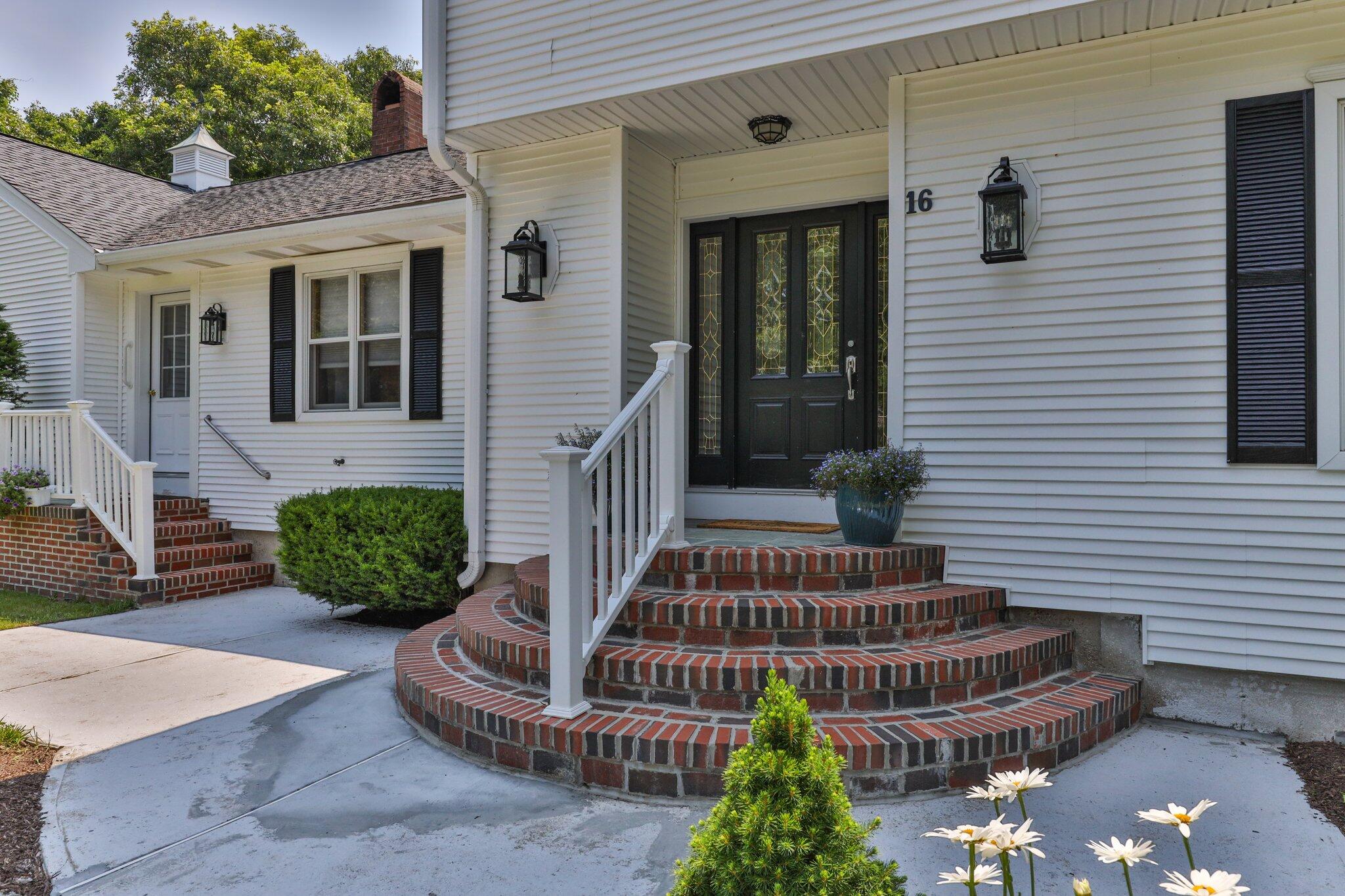 16 Robin Road Sandwich, MA 02563 - Photo 2 of 65 1-web-or-mls-16-robin-rd