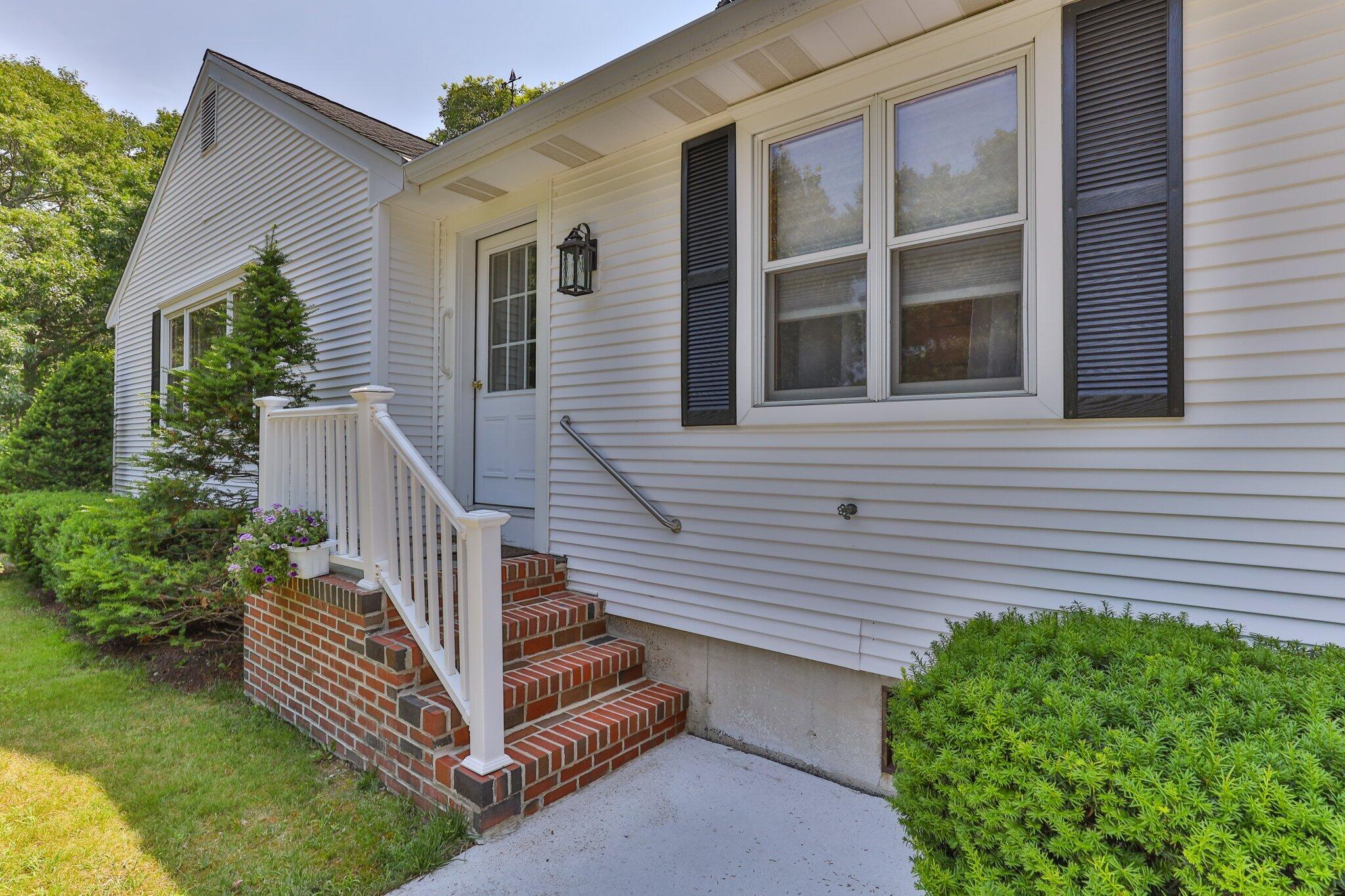 16 Robin Road Sandwich, MA 02563 - Photo 36 of 65 Apartment Entrance
