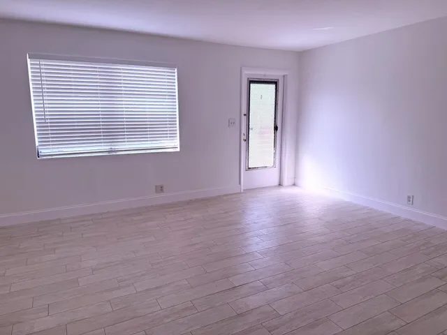 $2,000 | 626 Prosperity Farms Road, Unit 6, North Palm Beach, FL 33408