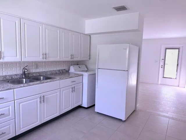 $2,000 | 626 Prosperity Farms Road, Unit 6, North Palm Beach, FL 33408