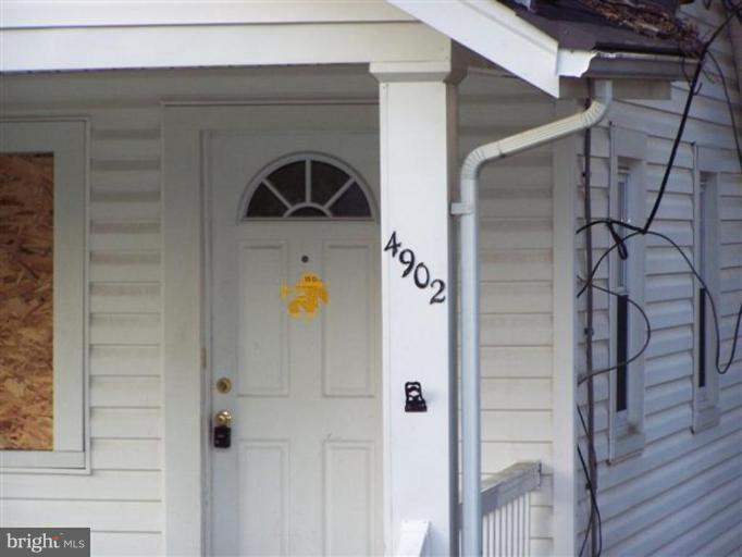 4902 Powder Mill Road Beltsville, MD 20705 - Photo 2 of 25 Entrance / Foyer