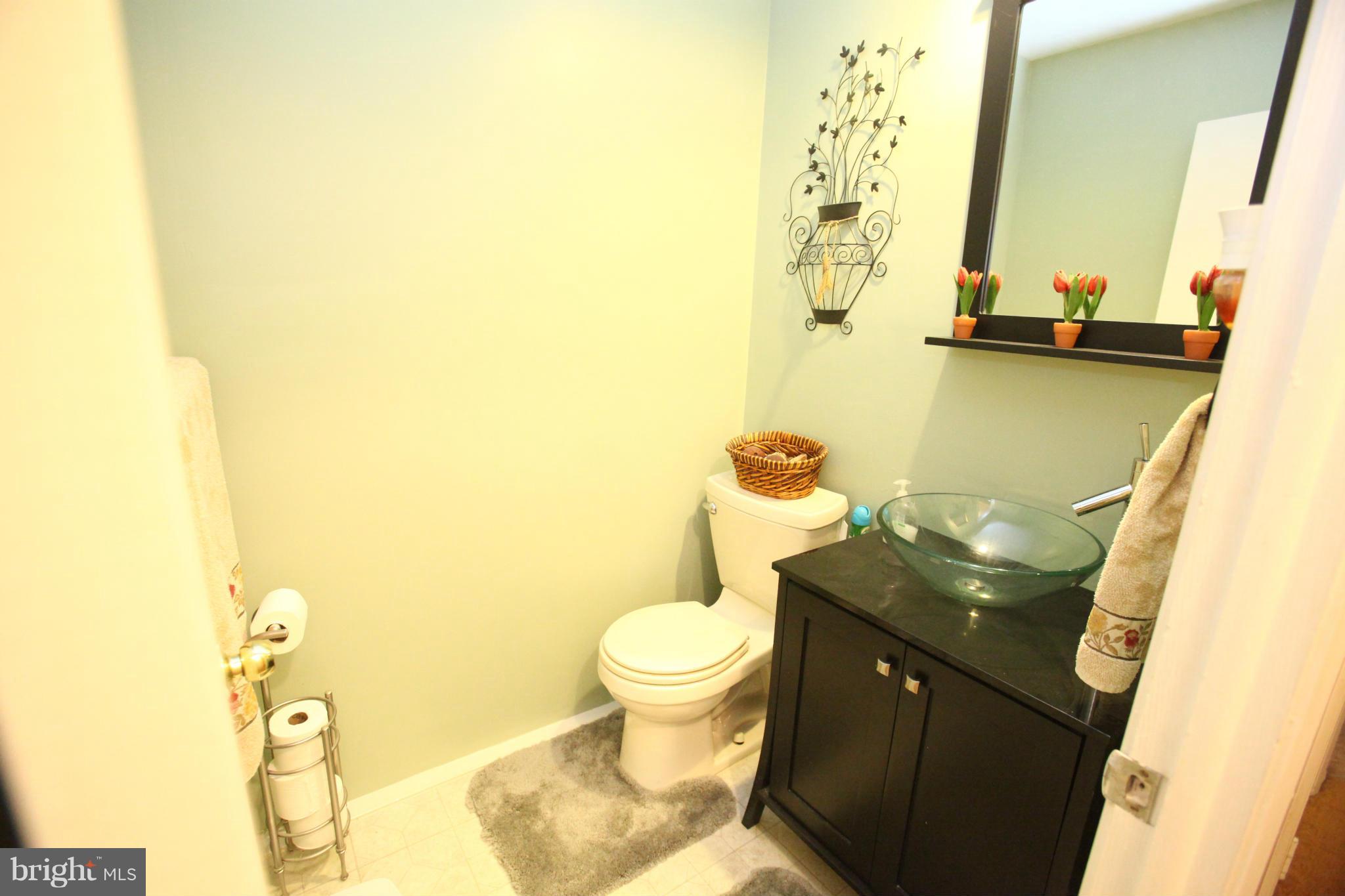 1905 Brookdale Road Baltimore, MD 21244 - Photo 19 of 30 Second floor bath