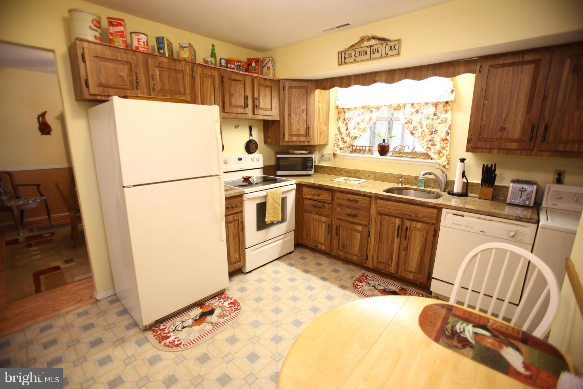 1905 Brookdale Road Baltimore, MD 21244 - Photo 3 of 30 Kitchen