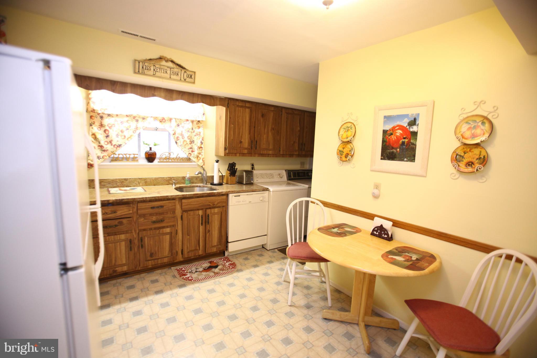 1905 Brookdale Road Baltimore, MD 21244 - Photo 28 of 30 Kitchen