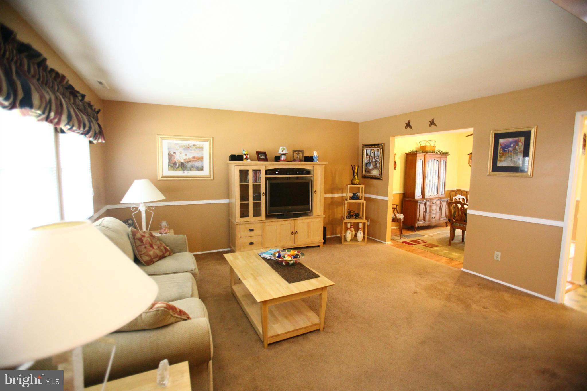 1905 Brookdale Road Baltimore, MD 21244 - Photo 7 of 30 Living Room