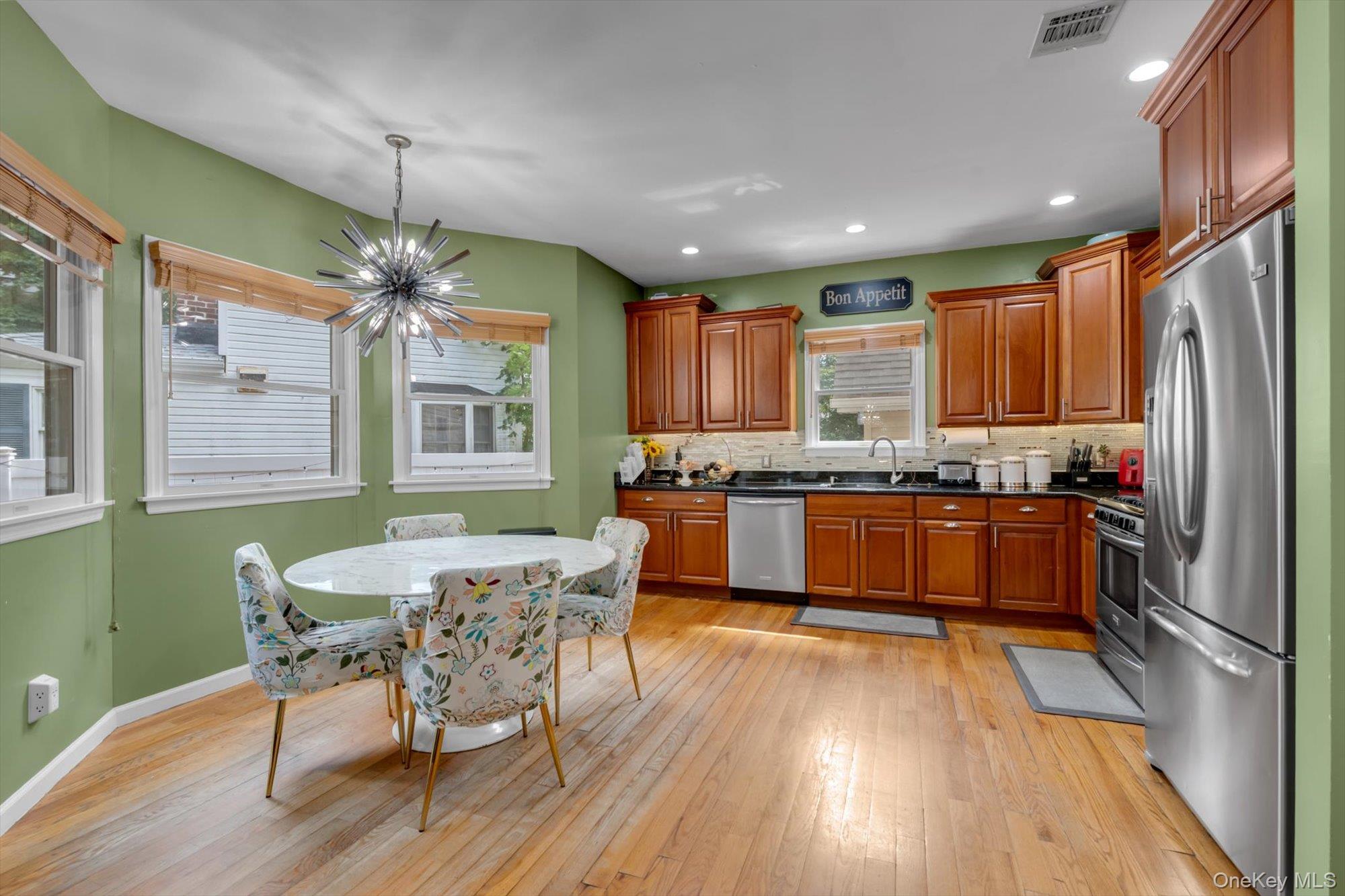 146 Melville Road Farmingdale, NY 11735 - Photo 7 of 26