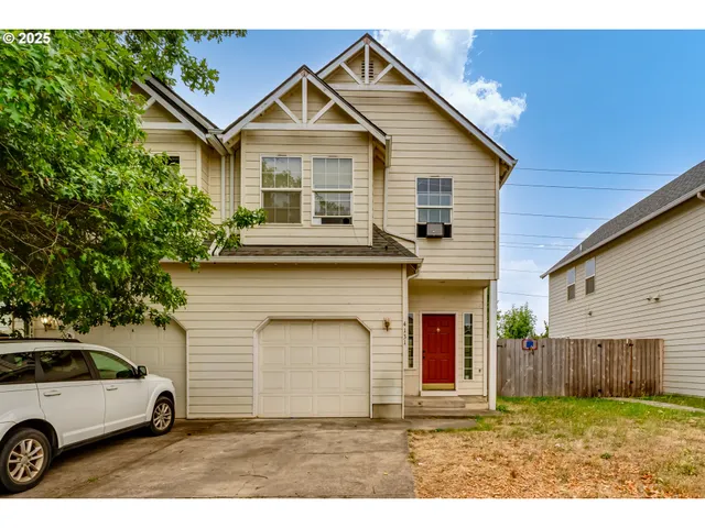 a view of front a house with a yard