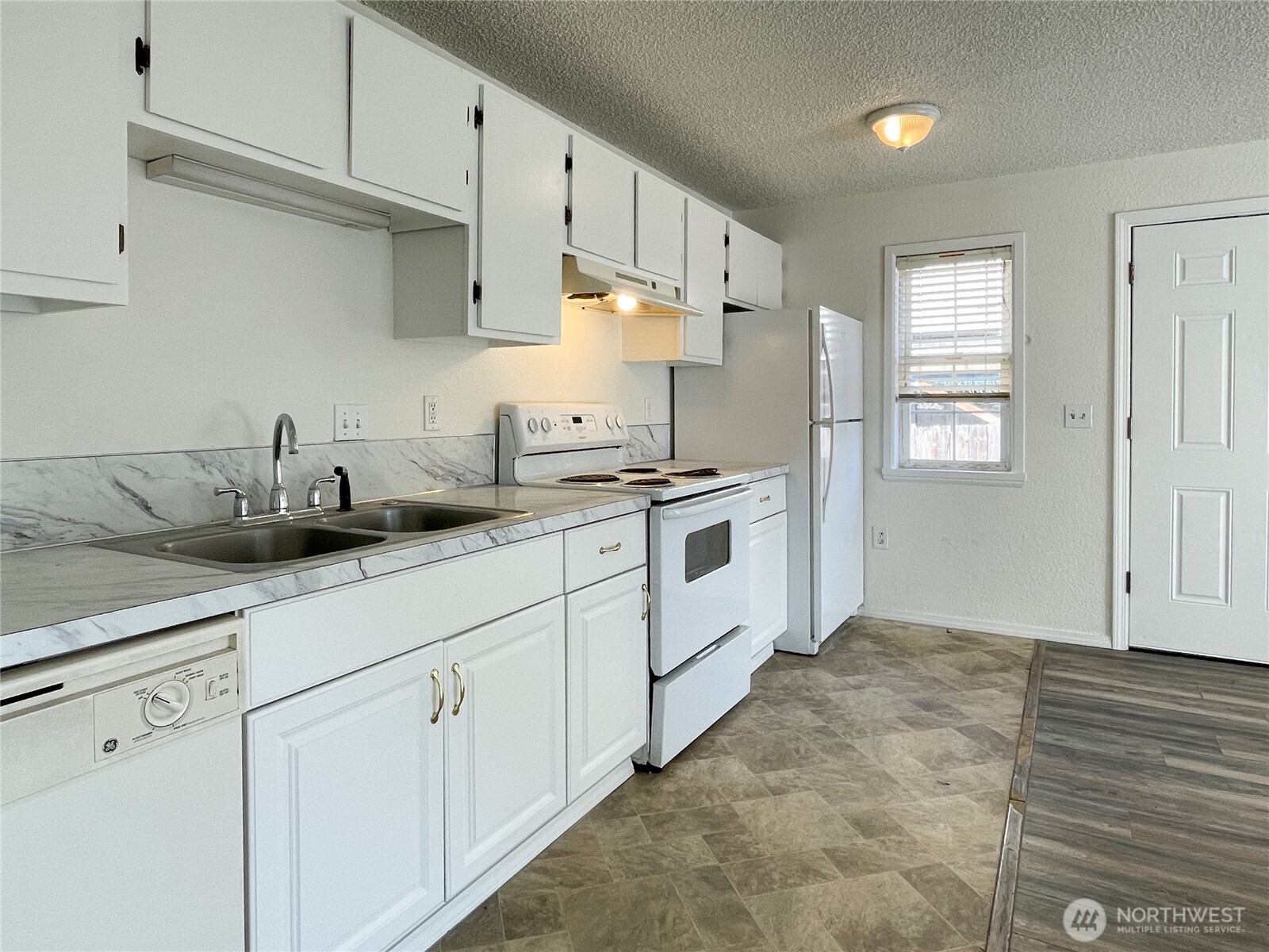 618 5th Street Southeast Auburn, WA 98002 - Photo 3 of 25