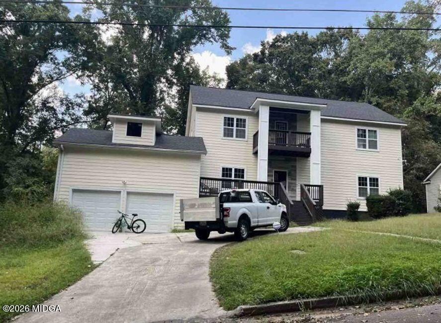 a view of a house that has a car parked in it