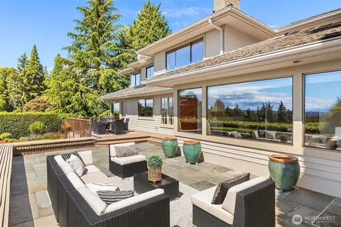 $4,435,000 | 9636 Northeast 30th Place, Clyde Hill, WA 98004