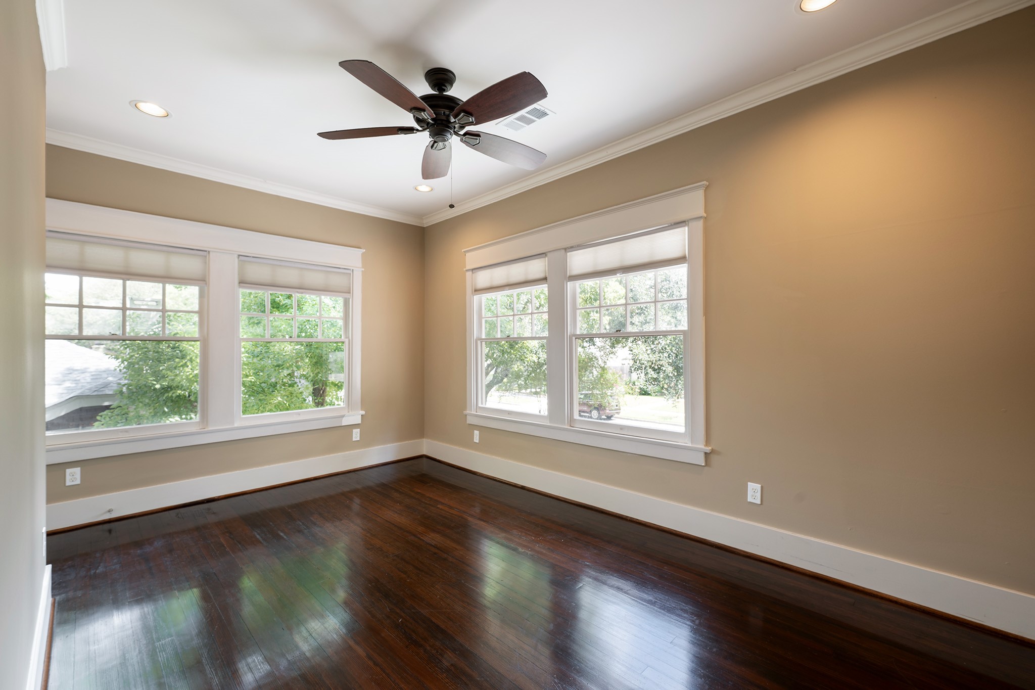 1640 Sul Ross Street Houston, TX 77006 - Photo 15 of 35 a view of an empty room with wooden floor and a window