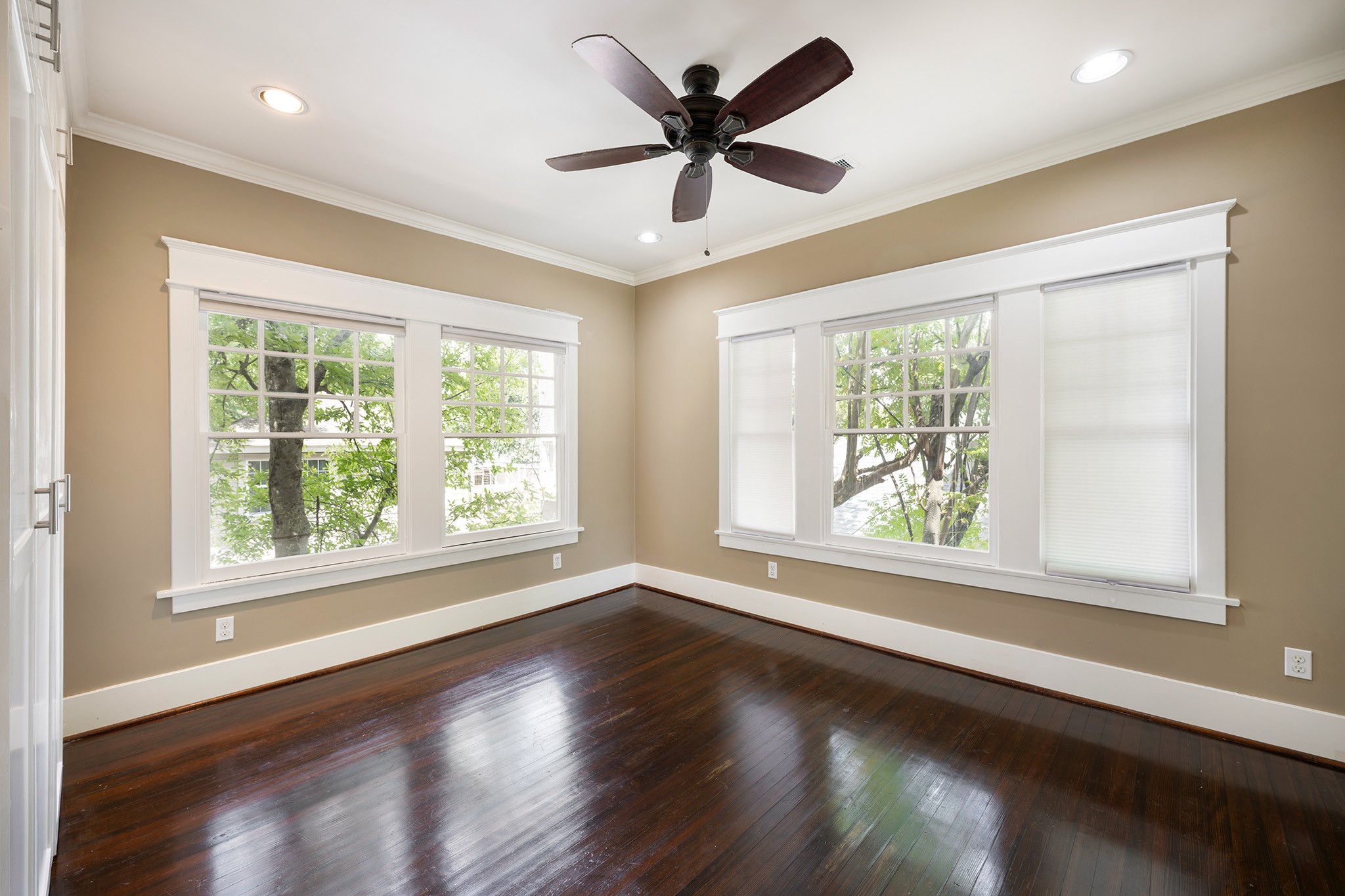 1640 Sul Ross Street Houston, TX 77006 - Photo 16 of 35 a view of an empty room with wooden floor and a window