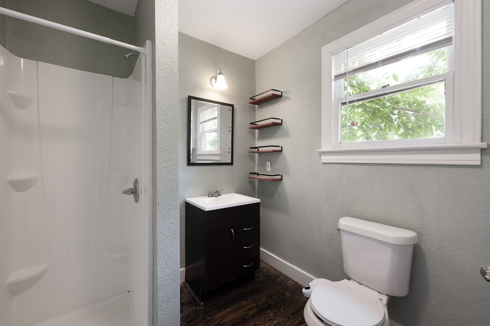 1640 Sul Ross Street Houston, TX 77006 - Photo 24 of 35 a bathroom with a toilet a sink and a window