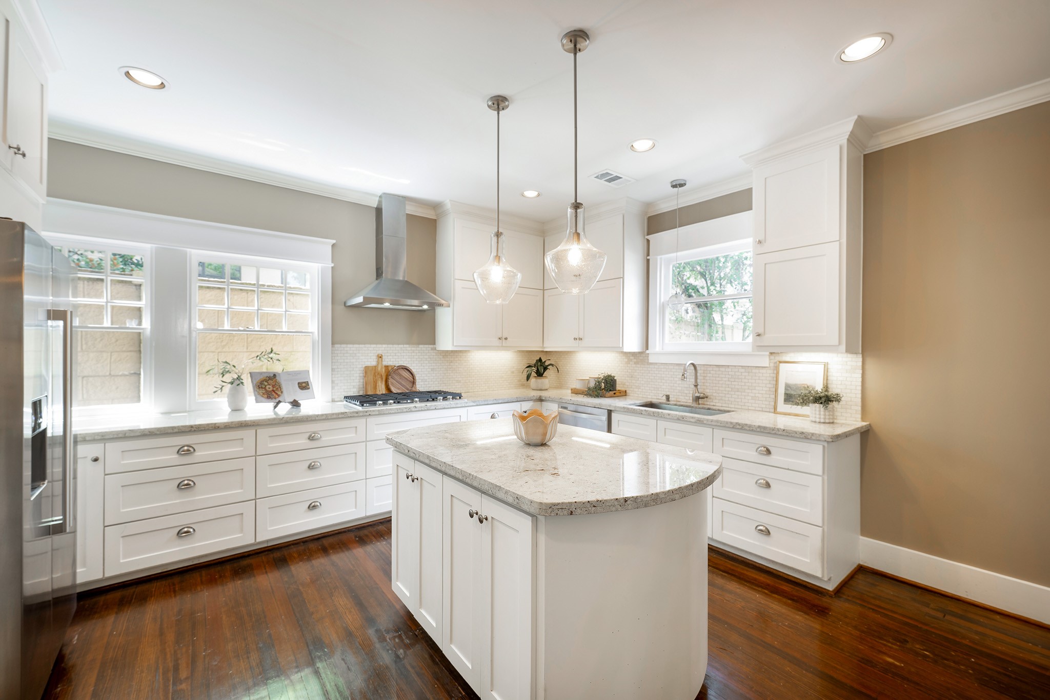 1640 Sul Ross Street Houston, TX 77006 - Photo 8 of 35 a kitchen with a stove a sink a center island and a window