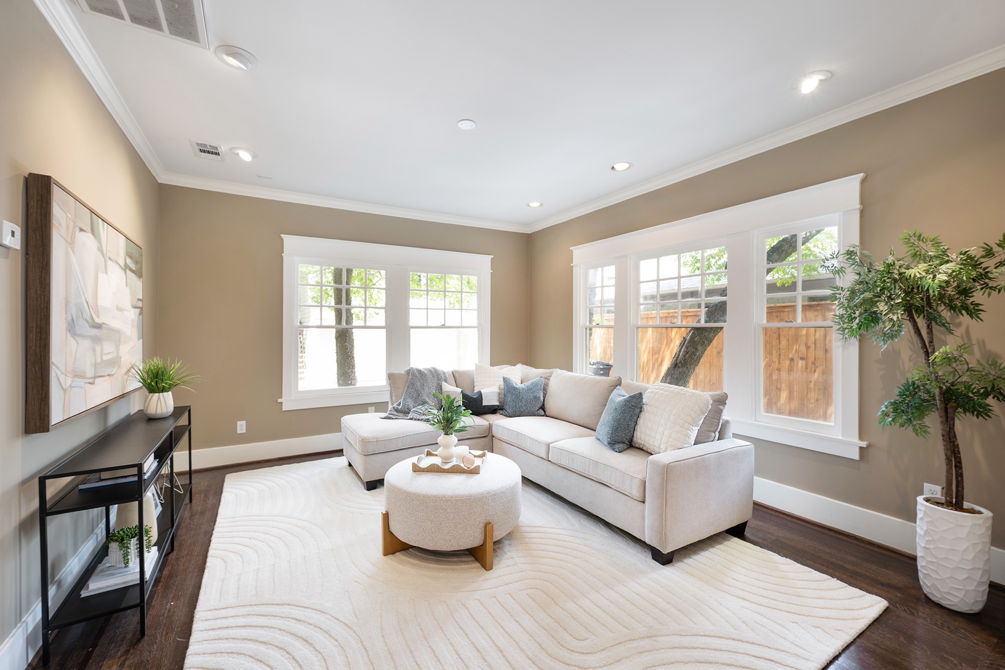 1640 Sul Ross Street Houston, TX 77006 - Photo 9 of 35 a living room with furniture and a large window