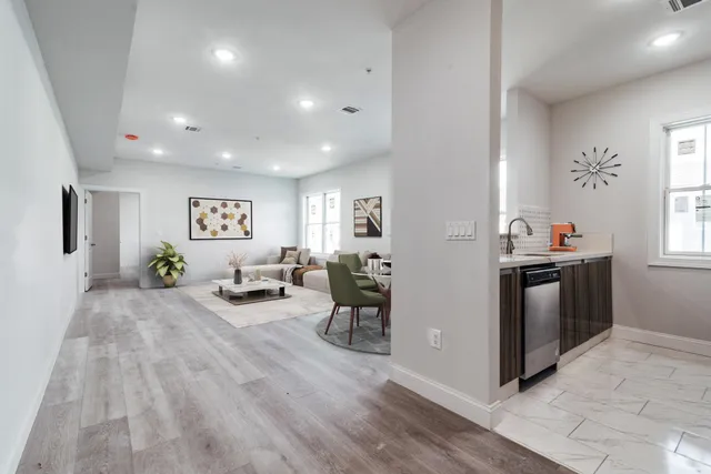 $2,000 | 144 Bergen Avenue, Unit 3F, Jersey City, NJ 07305