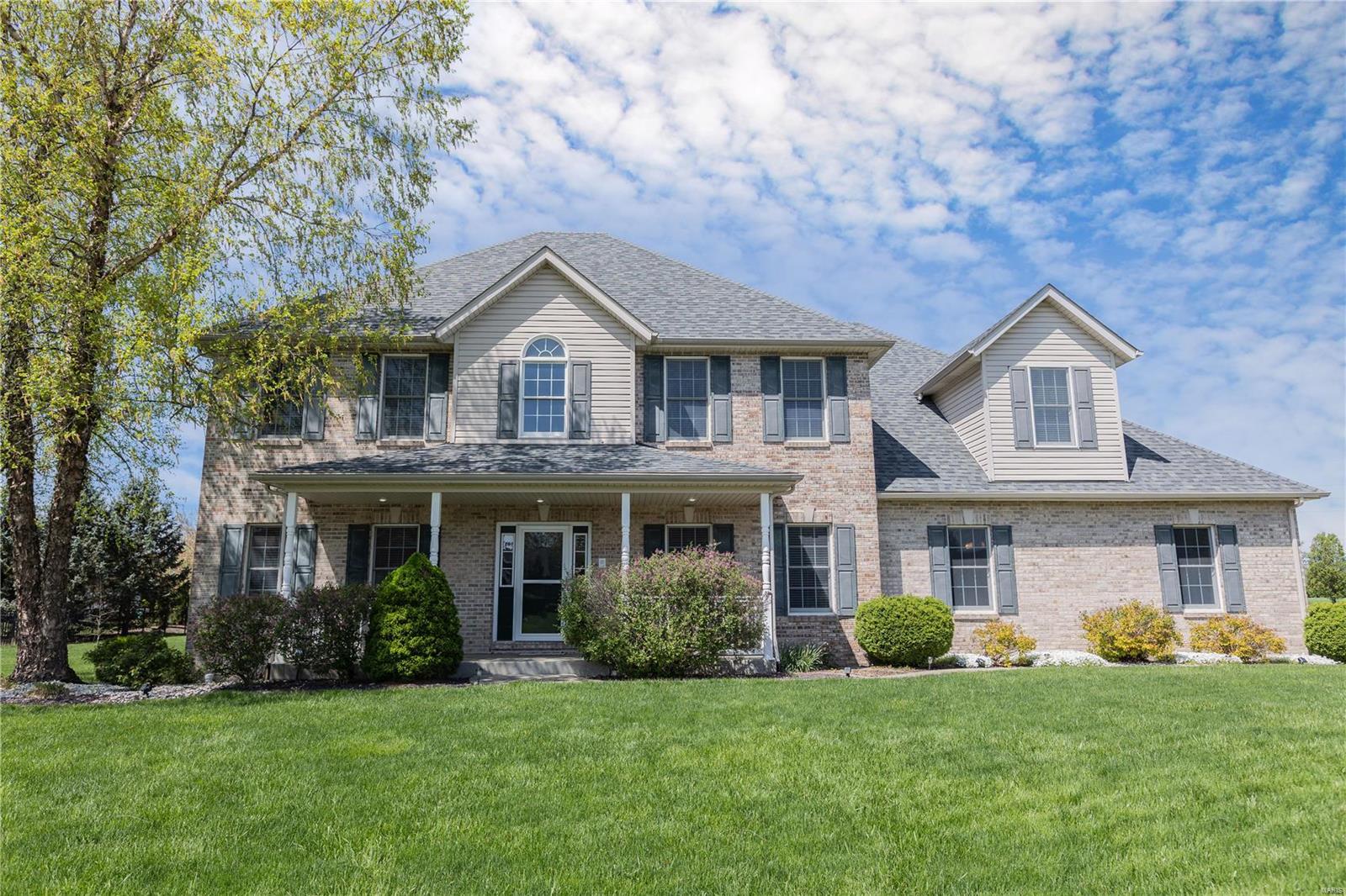 1711 Clover Ridge Columbia, IL 62236 - Photo 1 of 29 Gallery Image 1