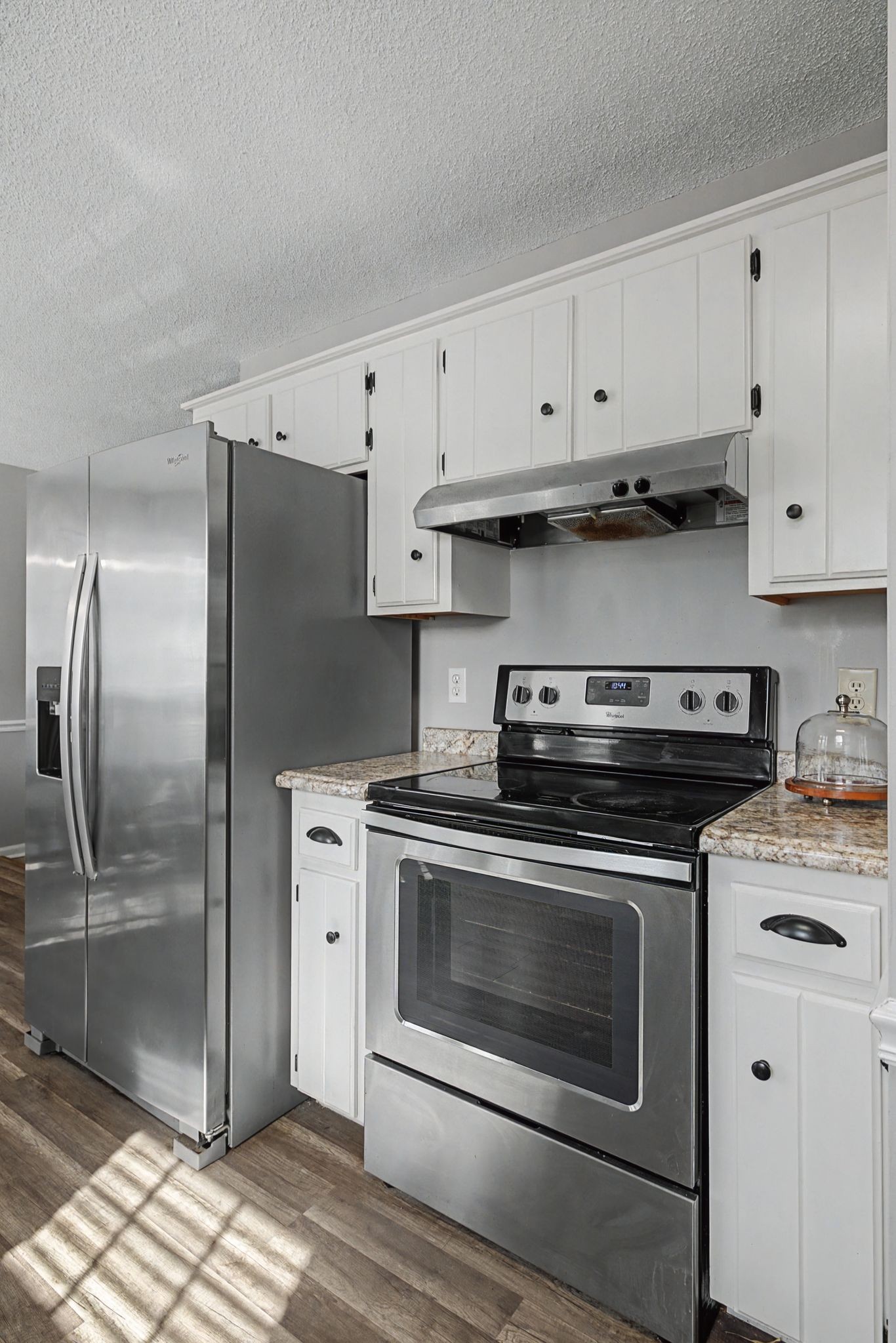 723 Hogan Drive Murfreesboro, TN 37128 - Photo 16 of 31 a kitchen with cabinets stainless steel appliances and a counter space