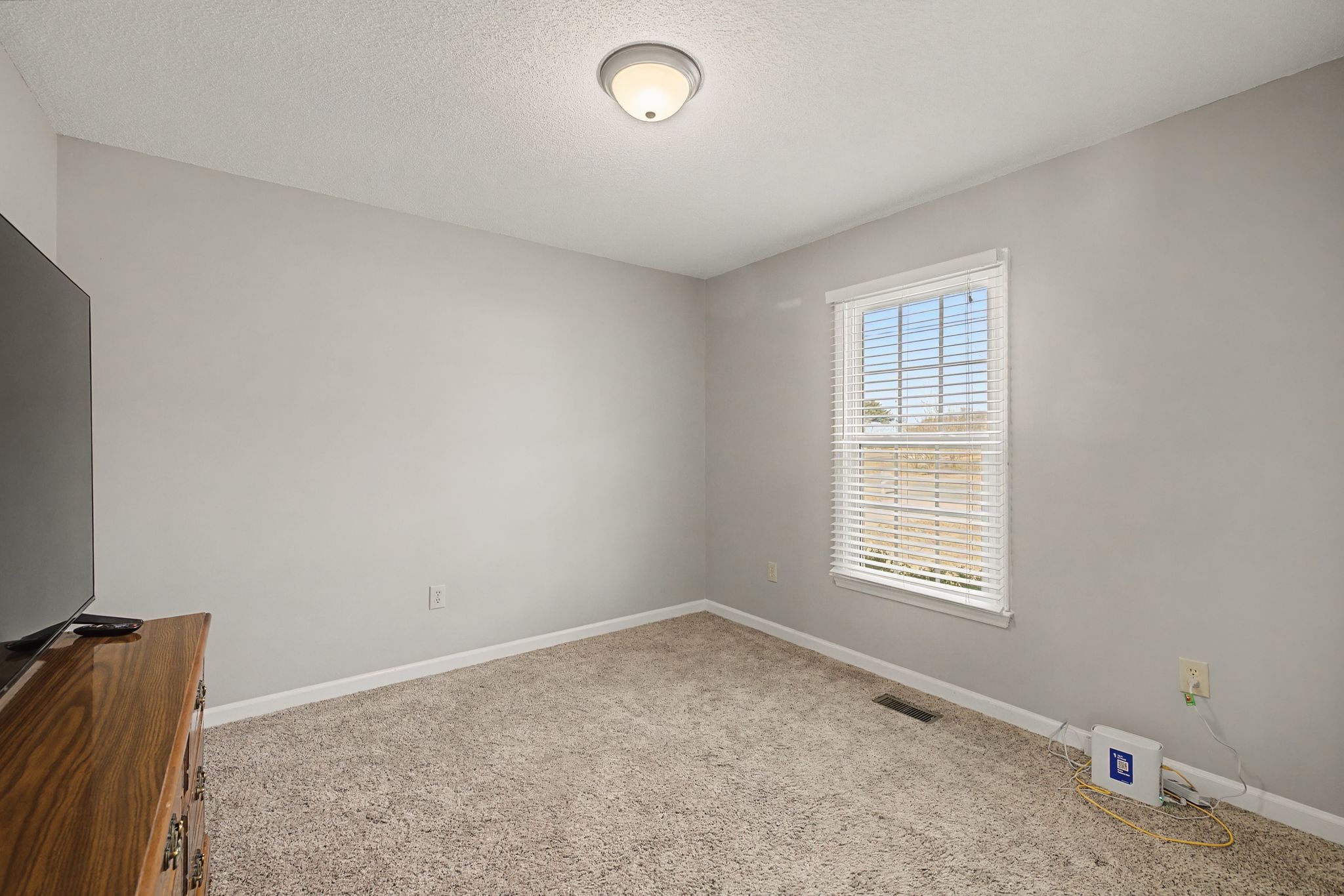 723 Hogan Drive Murfreesboro, TN 37128 - Photo 22 of 31 an empty room with windows