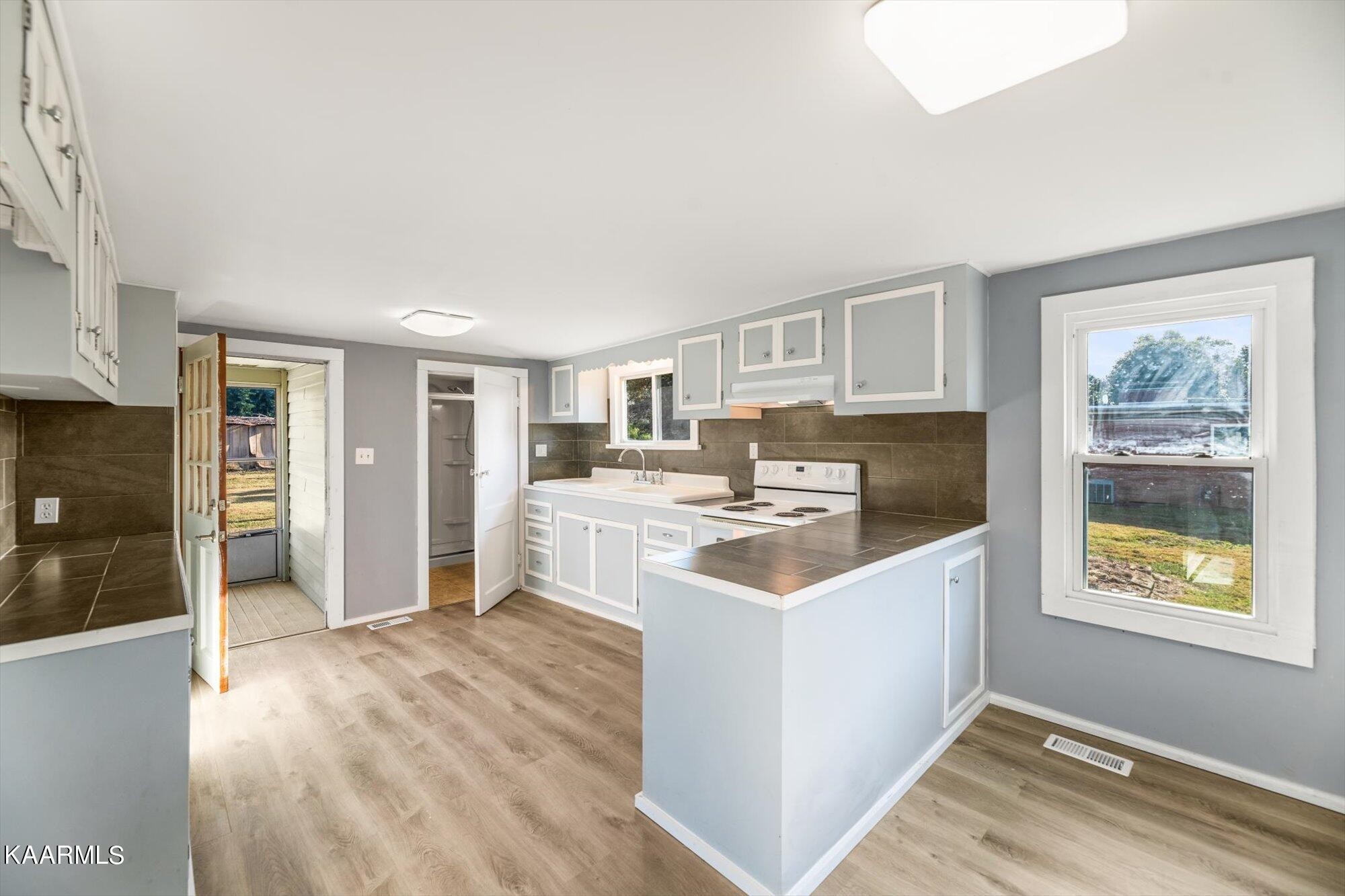 3534 Cunningham Road Knoxville, TN 37918 - Photo 11 of 21 Gallery Image 11