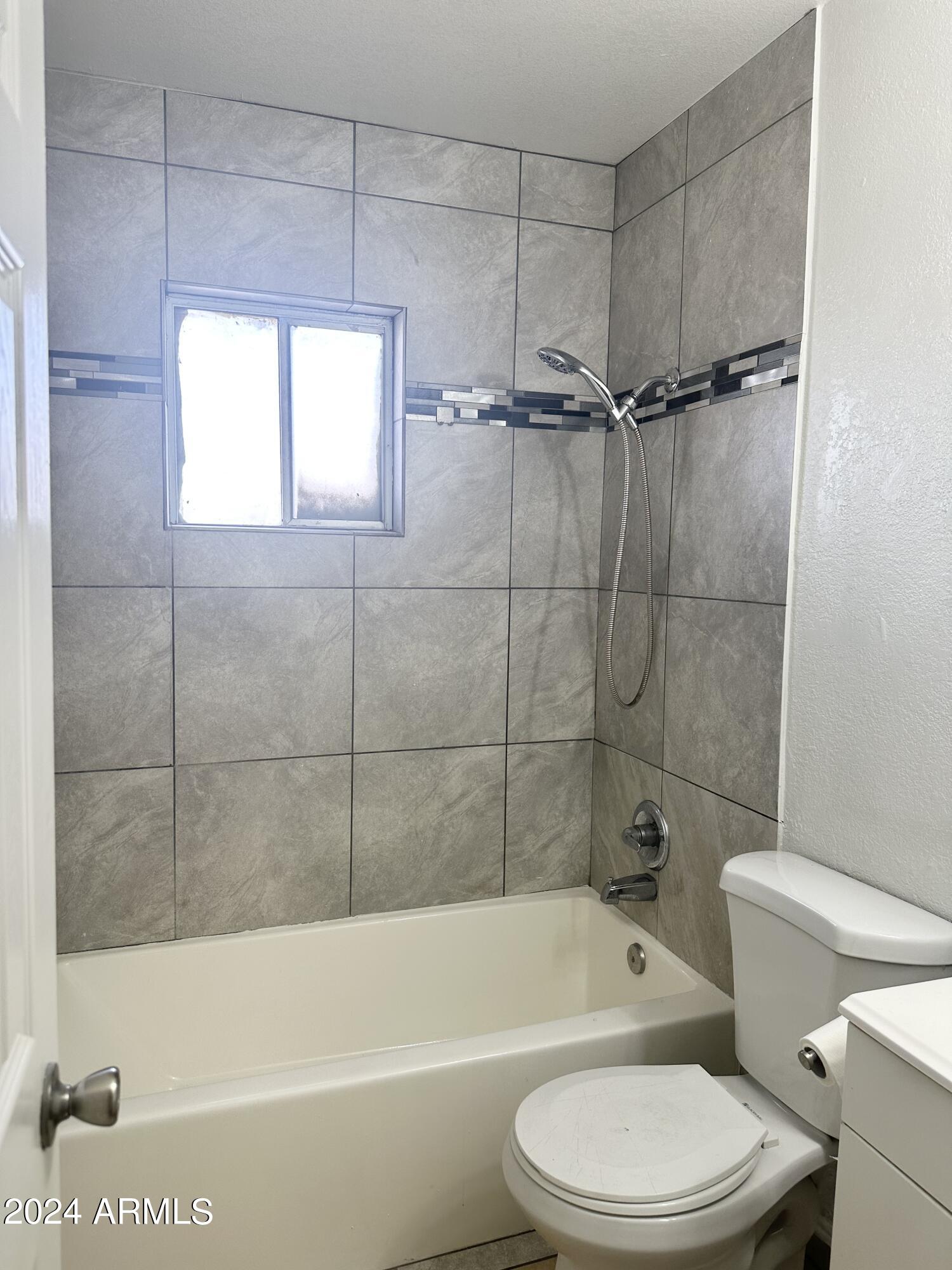 2033 West Madison Street, Unit 2 Phoenix, AZ 85009 - Photo 5 of 12 IMG_8387