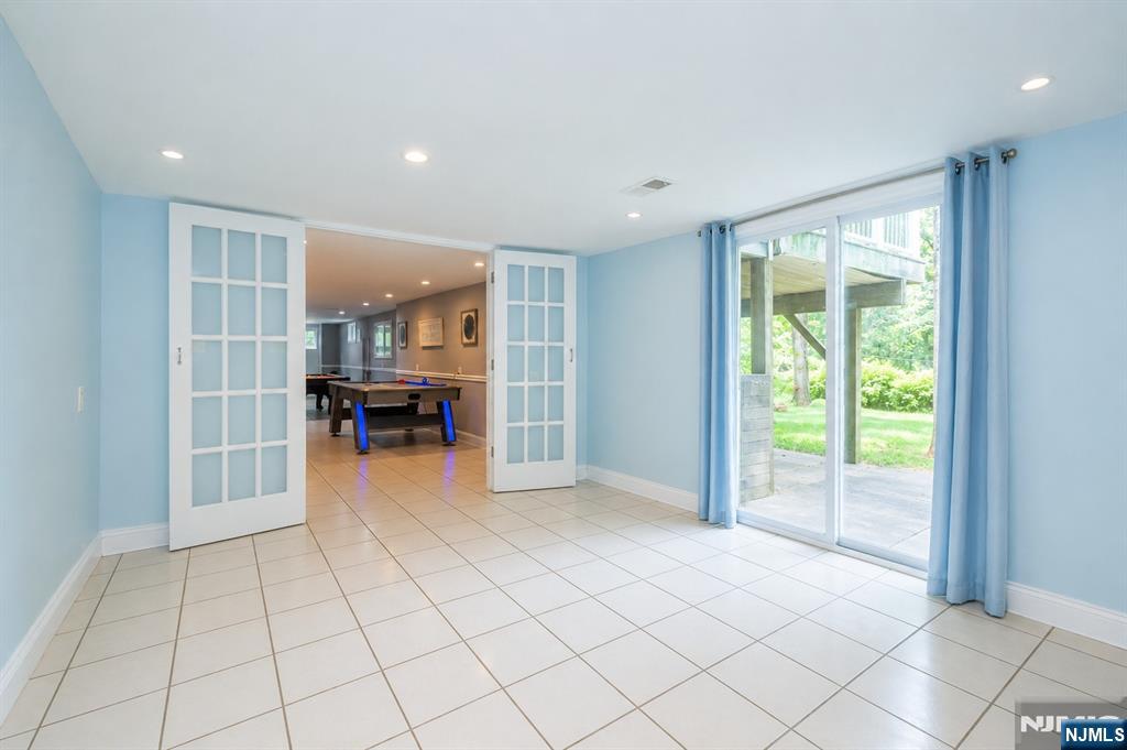 375 Queens Court Ridgewood, NJ 07450 - Photo 42 of 50