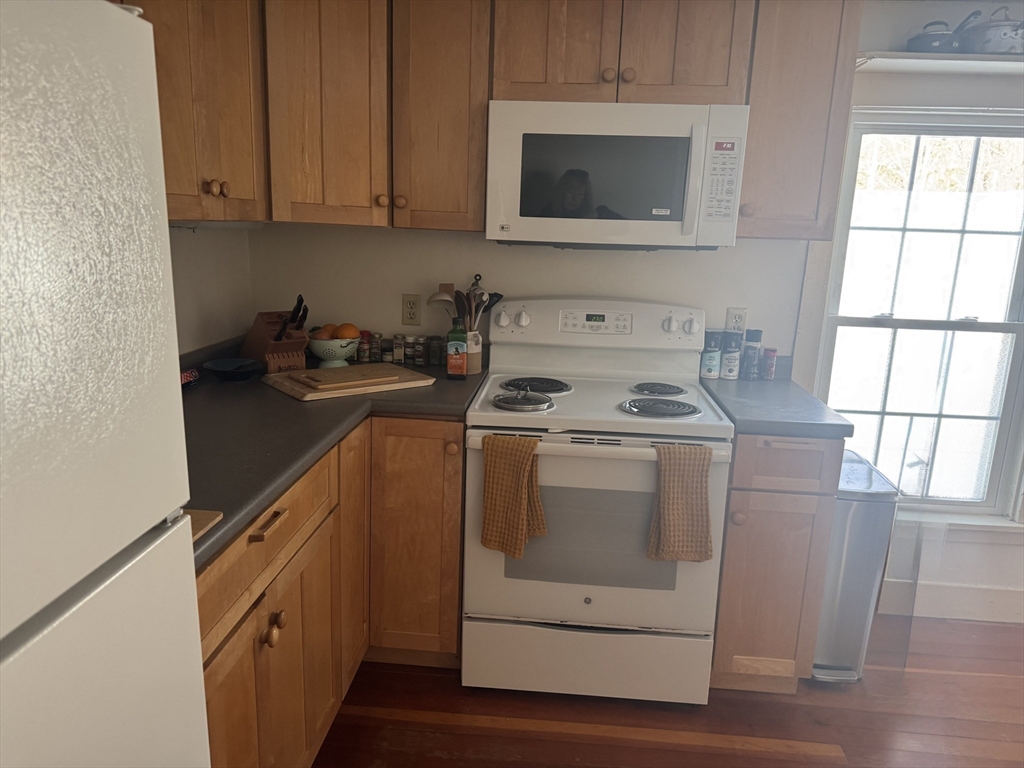 33 Bridge Street Amherst, MA 01002 - Photo 9 of 32