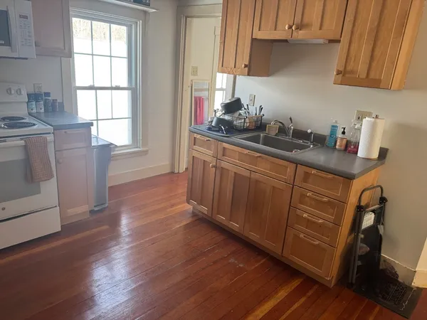 $699,000 | 33 Bridge Street, Amherst, MA 01002