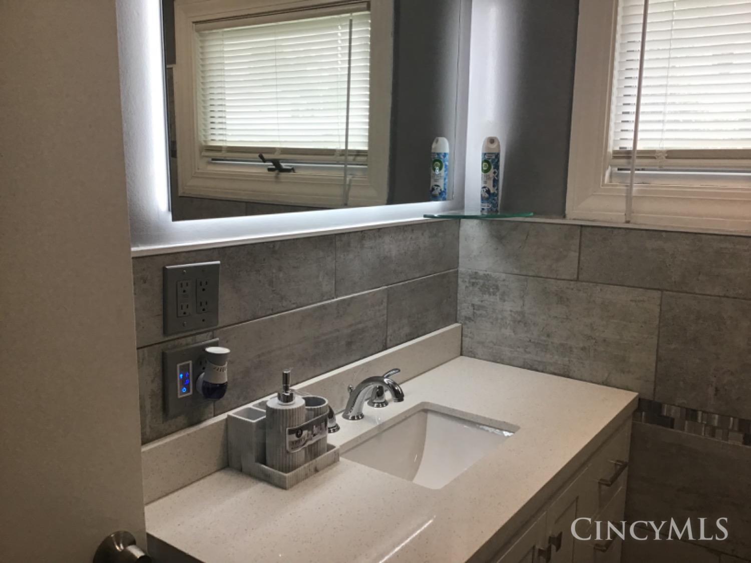 6940 Rutherford Court Cincinnati, OH 45239 - Photo 10 of 32 Gallery Image 10