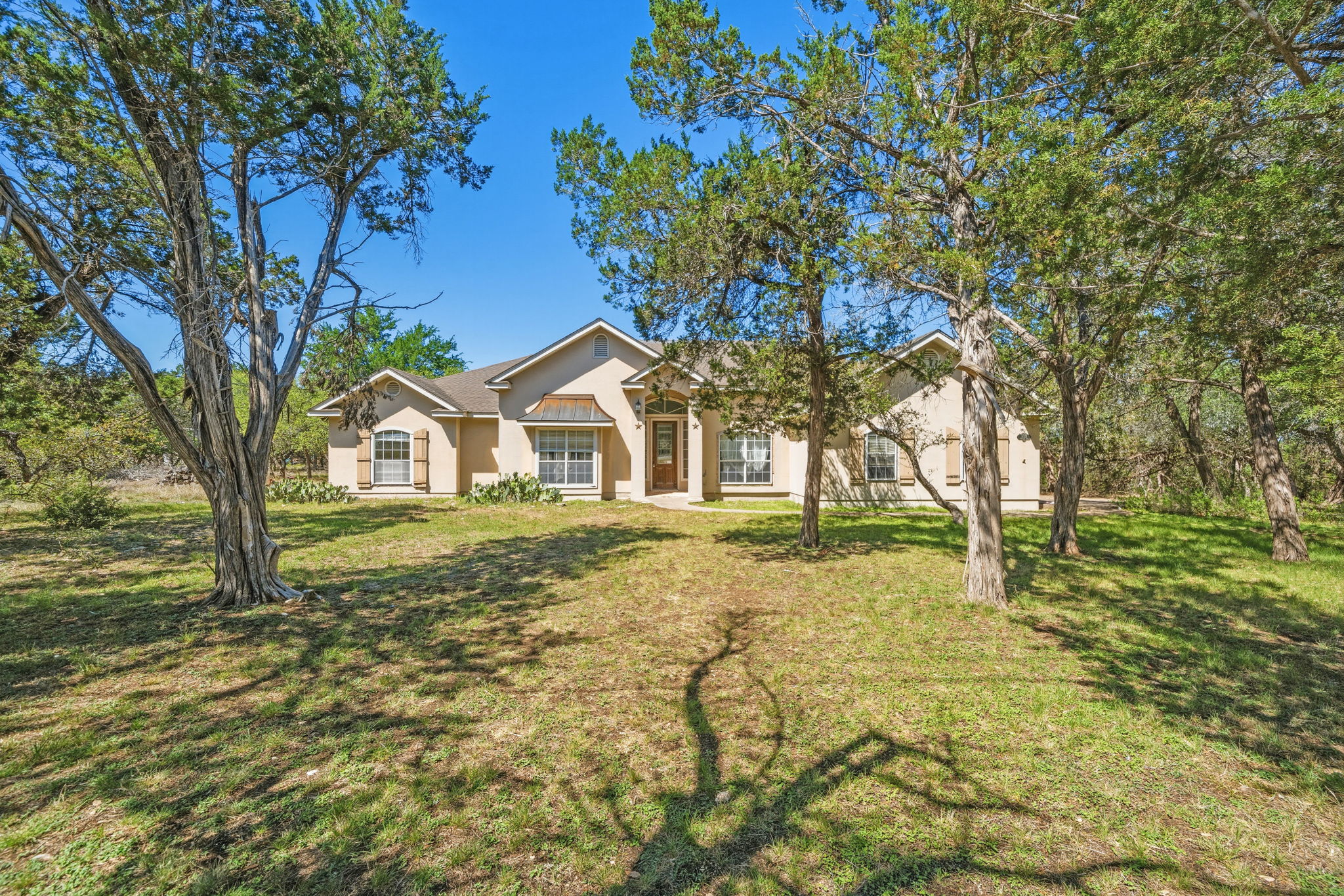 Single story home featuring a front lawn and stucco siding