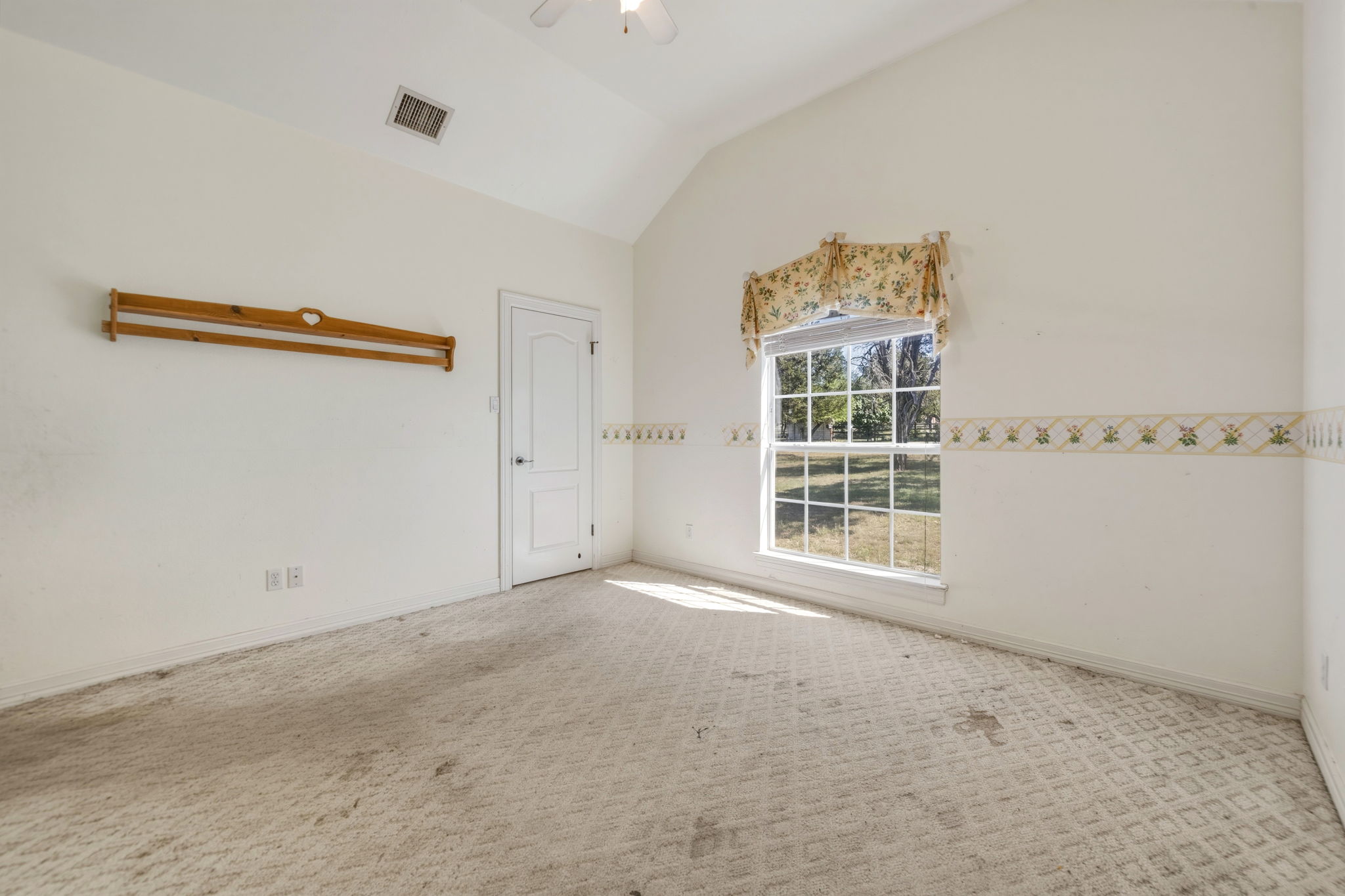 14039 Timberline Trail Austin, TX 78737 - Photo 22 of 39 Spare room with carpet, vaulted ceiling, and a ceiling fan