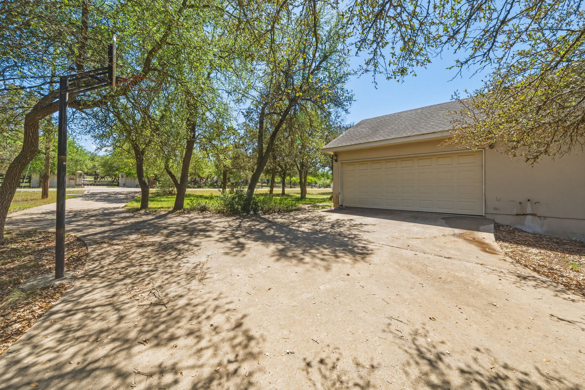 14039 Timberline Trail Austin, TX 78737 - Photo 5 of 39 Garage with concrete driveway